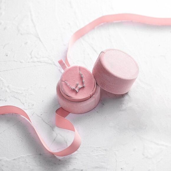 NEW! Pink Crushed Velvet Round Ribbon Jewelry Holder Gift Box - Picture 3 of 11